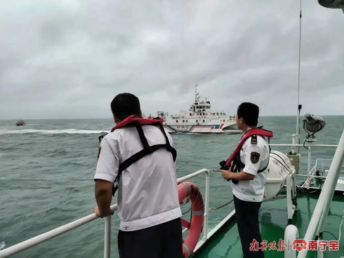 事发钦州 一艘快艇凌晨在海上翻扣,2人落水